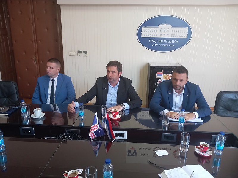 Petrović sa ambasadorima: Podrška nastavku izgradnje kanalizacione mreže i razvoju E-uprave (FOTO)