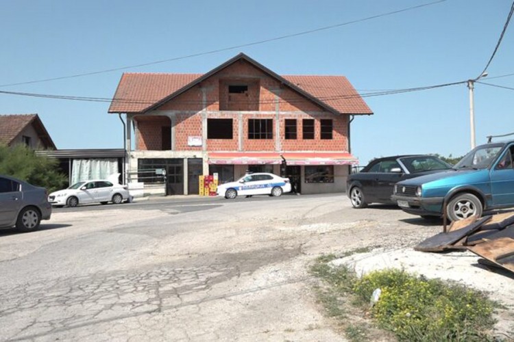 Detalji zločina u Prnjavoru: Žena se branila od supruga, on je više puta ubo nožem
