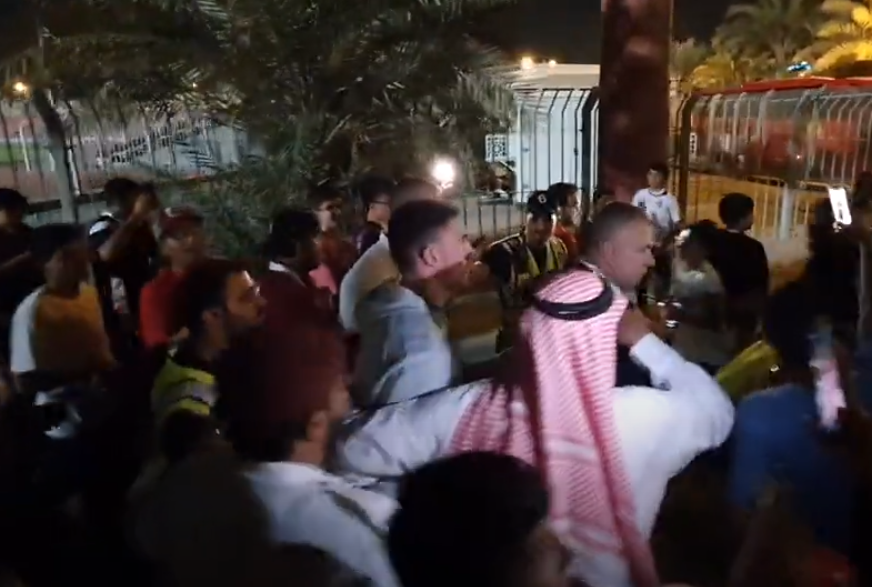 DRAMA U BAHREINU Policija i obezbjeđenje FSS spašavali Vlahovića (VIDEO)