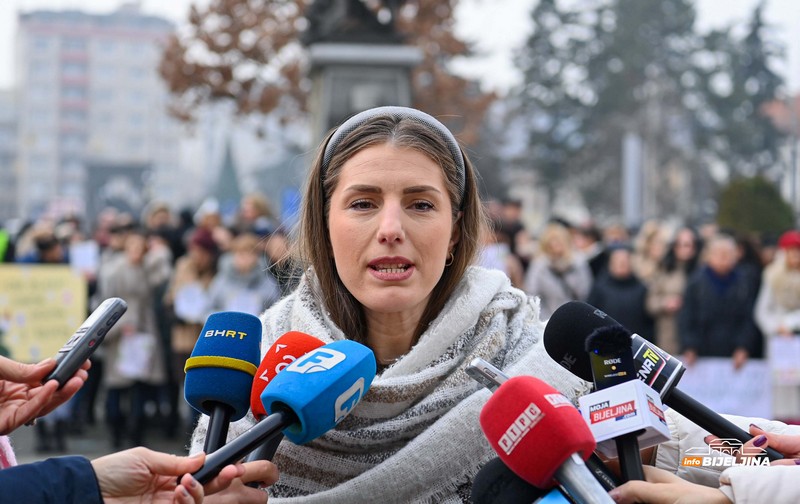 Detalji sa protesta u Bijeljini: Odbili Petrovićevu ponudu, dali mu ultimatum (FOTO)