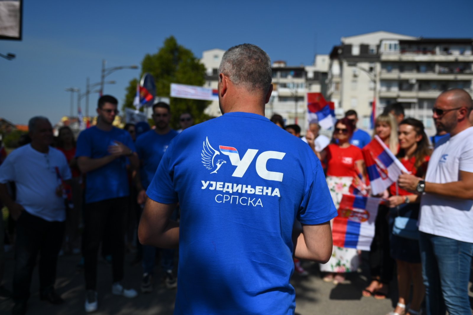 Trninić: Srpskim trobojkama okićen most kao simbol ujedinjenja