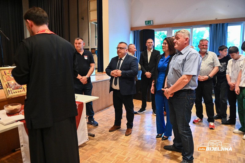 Udruženje Modričana u Švajcarskoj obilježilo krsnu slavu i jubilej Organizacije „Srcem za Modriču“ (FOTO)