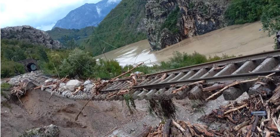 Tri mjeseca od poplava: Kada će biti ponovo spojena pruga Jablanica - Mostar?