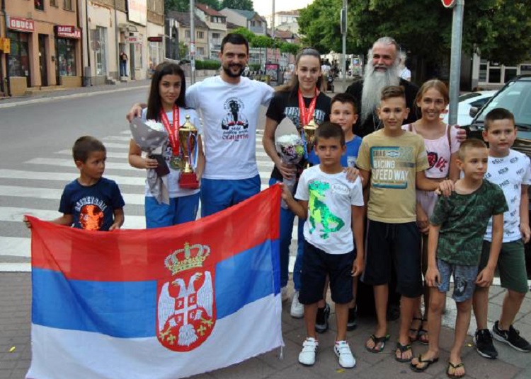 Zvornik uz bakljadu dočekao 