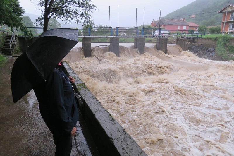 Vanredna situacija u Srbiji – poplavni talas kreće se ka Kuršumliji, Prokuplju i Doljevcu (FOTO)