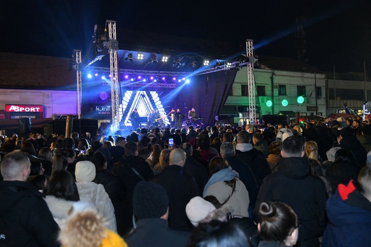 Trg u Bijeljini prepun građana: Koncertom Mire Medan završen Zimski korzo, emocije obilježile veče za pamćenje (FOTO)