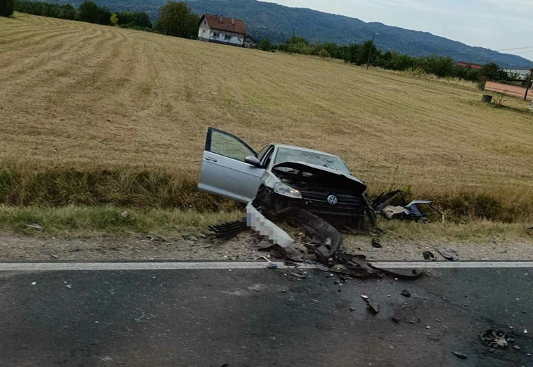 Teška nesreća kod Brčkog: Poginuo vozač golfa, troje povrijeđeno
