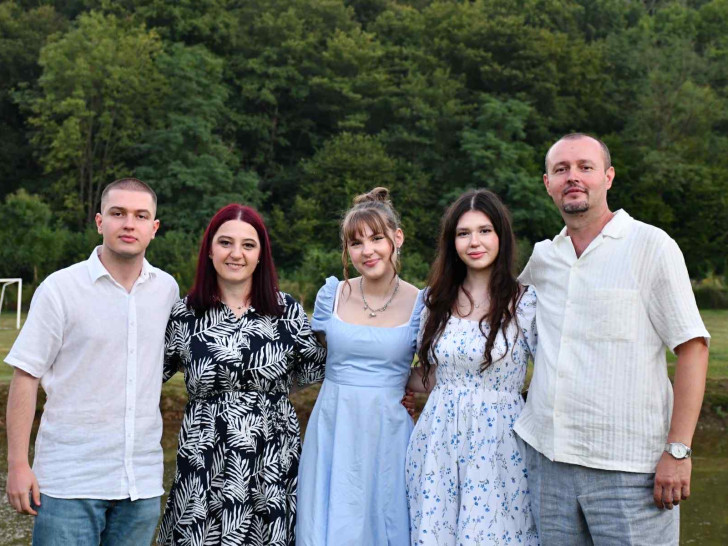 Nesebična ljubav porodice Šolaja: Usvojili i krstili djevočicu iz Hagena