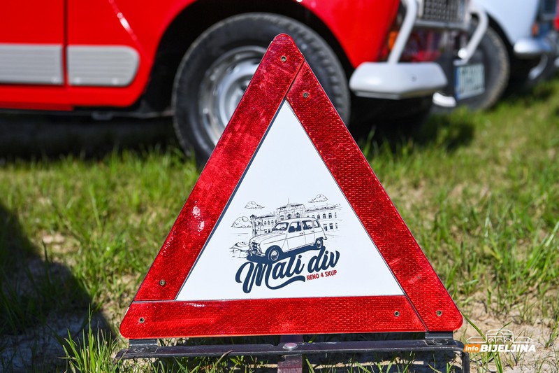 Atrakcija u Bijeljini: U subotu smotra renoa četvorki (FOTO)