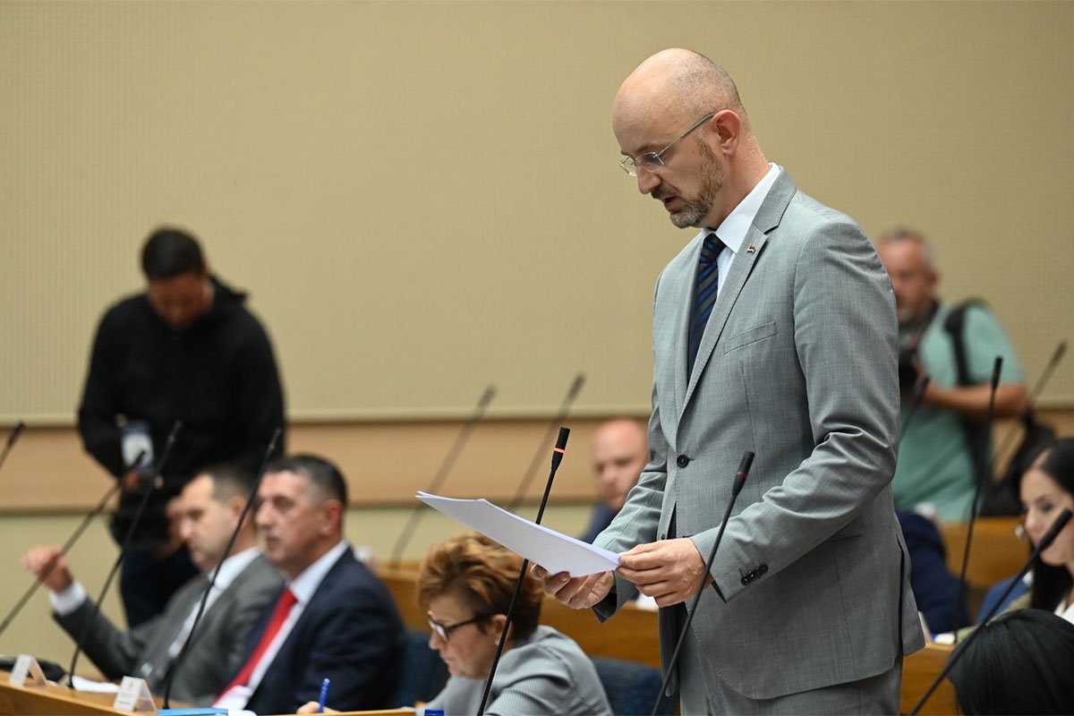 Od zabrane održavanja prijevremenih izbora do poziva strankama da samostalno odluče o učešću