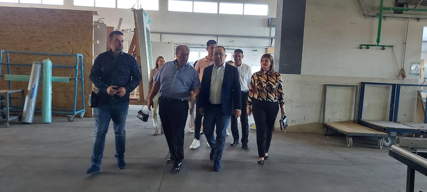 Kandidati Pokreta Uspješna Srpska posjetili pogone preduzeća „Steco centar“