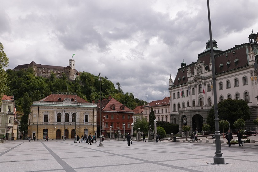 Prelaze u narandžastu zonu, pada broj oboljelih u Sloveniji