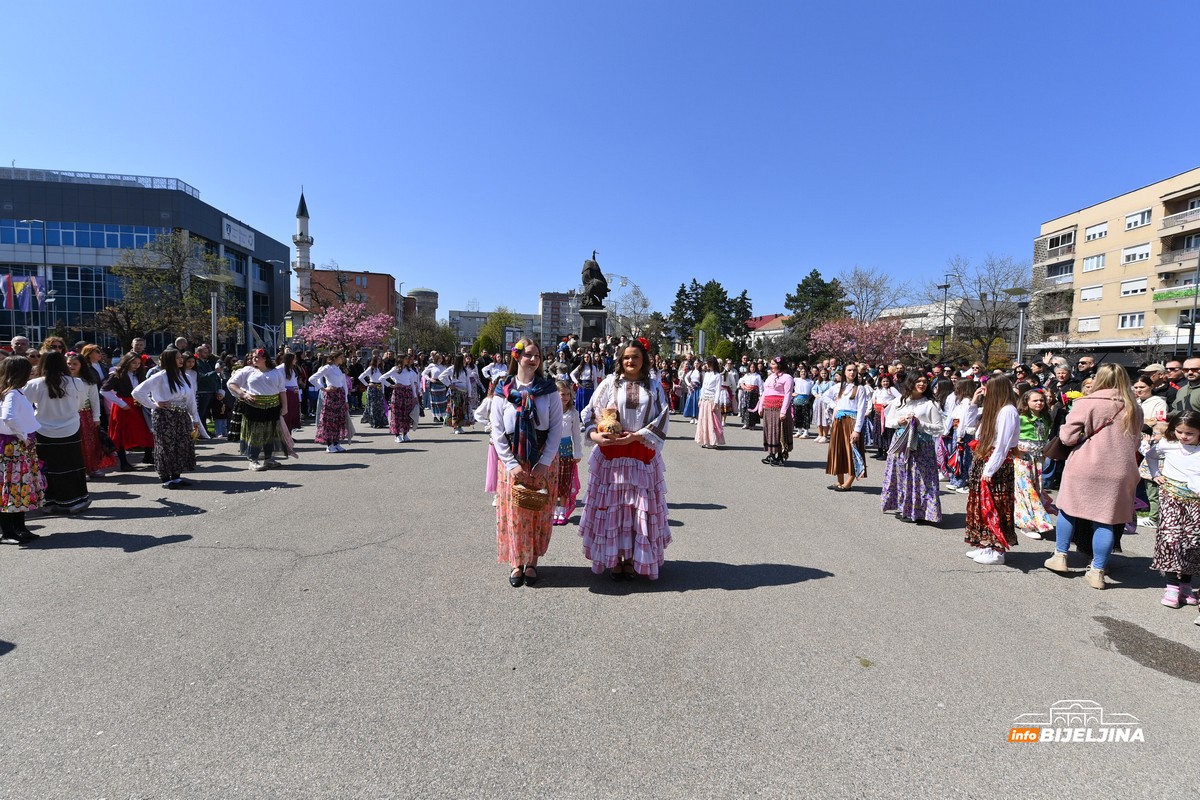 Bijeljina: Zaigrale Lazarice i najavile Vaskrs (FOTO, VIDEO)