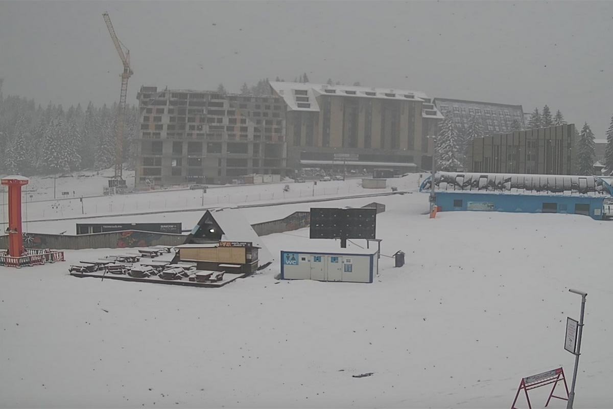 Snijeg na Jahorini u aprilu izazvao kolaps: Gužve na putu Pale–Jahorina