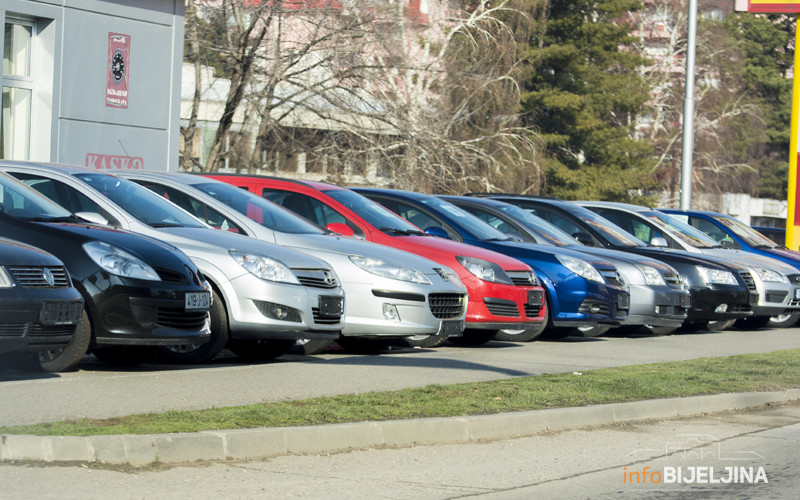 Koliko se za kupovinu polovnog automobila mora raditi u BiH, a koliko u regionu?