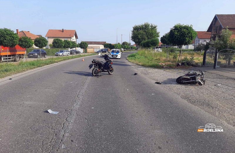 Udes kod Bijeljine: Sudarili se motocikl i moped, vozači prevezeni u bolnicu (FOTO)