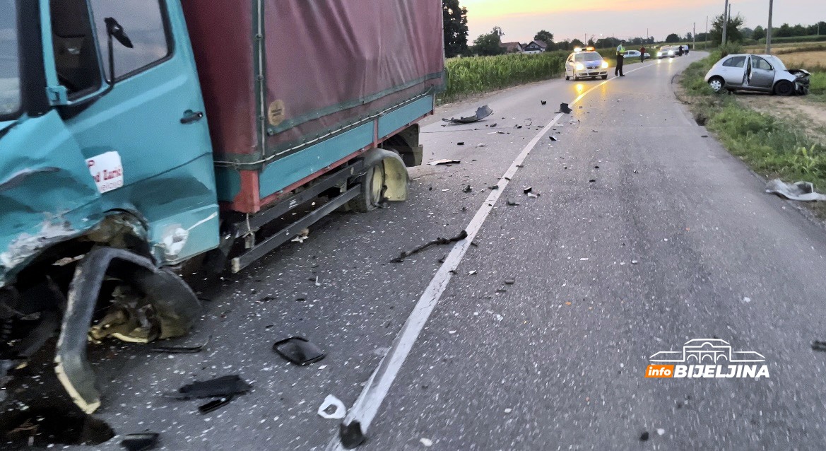 Žestok sudar kamiona i automobila kod Bijeljine, ima povrijeđenih (FOTO)