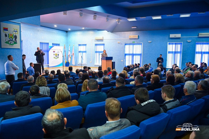 Načelnik Ugljevika Dragan Gajić o Danu Republike: Zadatak nam je da gradimo jaku Srpsku (FOTO)