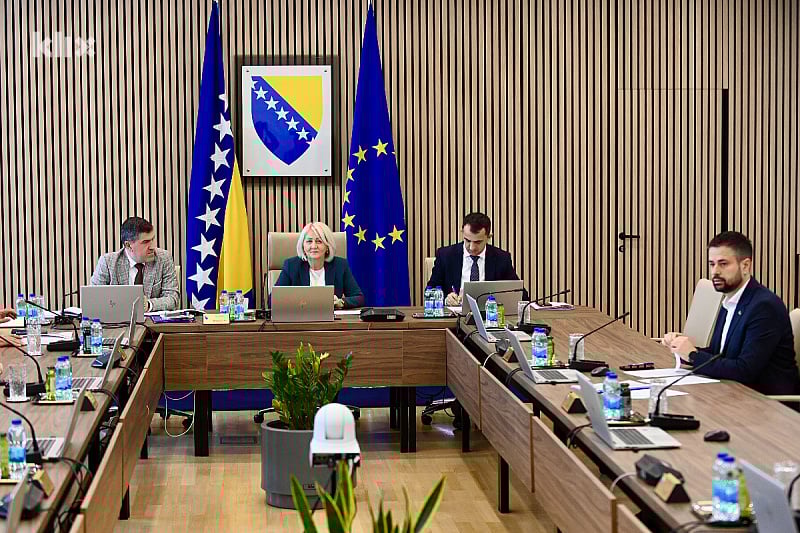 Vijeće ministara usvojilo nacrt budžeta, zaposlenicima u institucijama BiH planirano po 1.000 KM pomoći