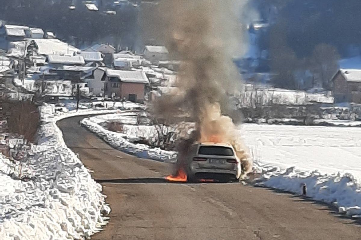 Izgorio automobil na magistralnom putu