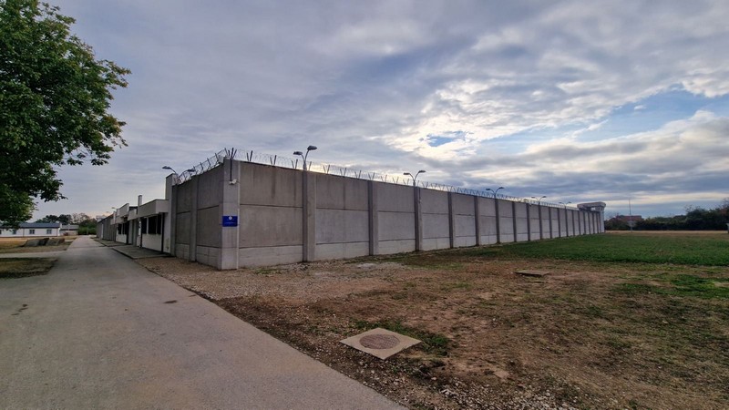 Zavirite u novi kompleks KPZ-a u Bijeljini: Visoki zidovi, moderne prostorije (FOTO)