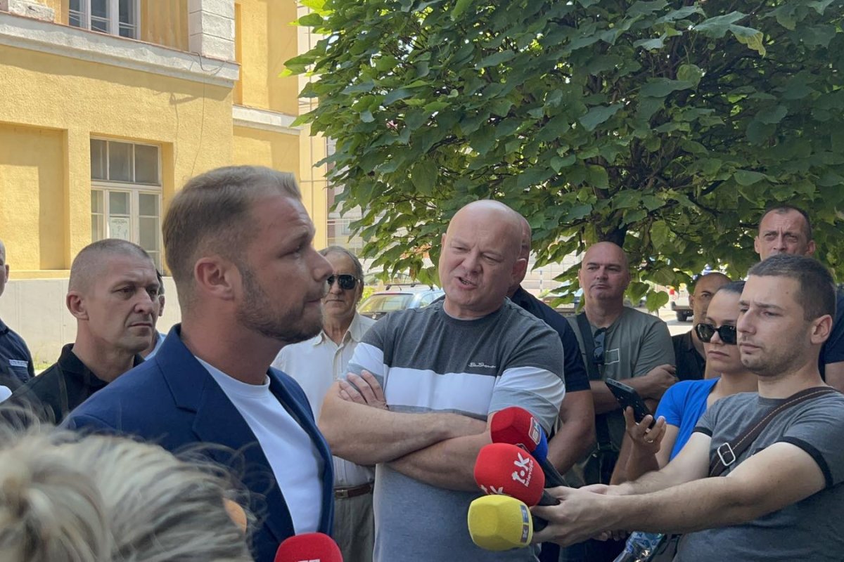 Drama ispred Sokolskog doma: Verbalni sukob Stanivukovića i Rodića (VIDEO)