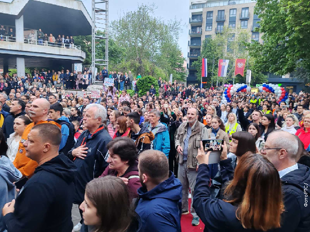 Ćute 16 minuta, pa trče ka Briselu: Studenti maratonci odali poštu stradalima u Novom Sadu