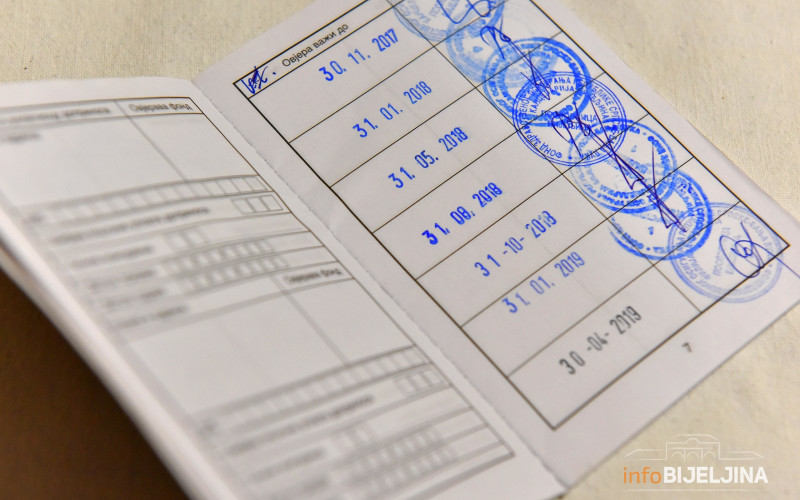 STARA VAŽI DO KRAJA GODINE Elektronske zdravstvene kartice preuzelo 80 odsto osiguranika u Srpskoj