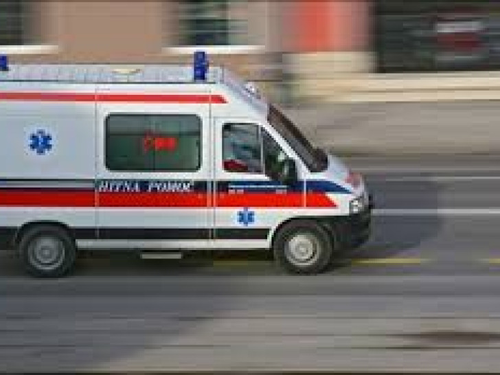 Muškarac (40) poginuo pretrčavajući ulicu: Pregazilo ga više automobila