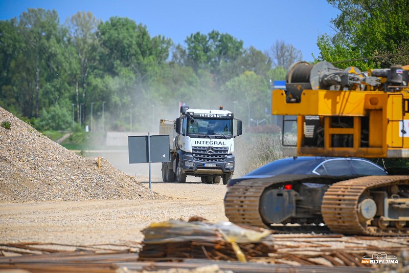 InfoBijeljina na gradilištu autoputa kroz Semberiju: Punom parom rade i vikendom (FOTO)