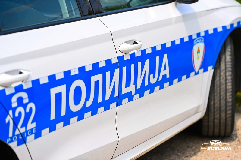 Udes na raskrsnici u Bijeljini, teško povrijeđen biciklista 