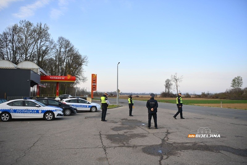 Bijeljina: Policija na terenu, kontroliše svaki kamion koji ide prema Rači (FOTO, VIDEO)