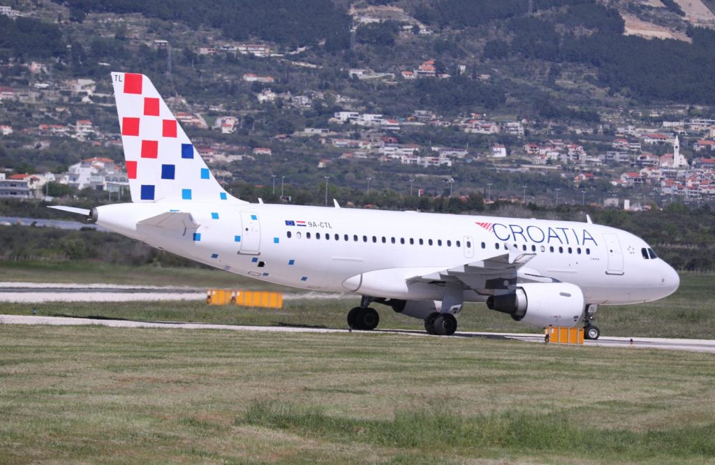 Oštećen avion koji je letio iz Zagreba za Sarajevo, sumnja se da je pucano iz vatrenog oružja