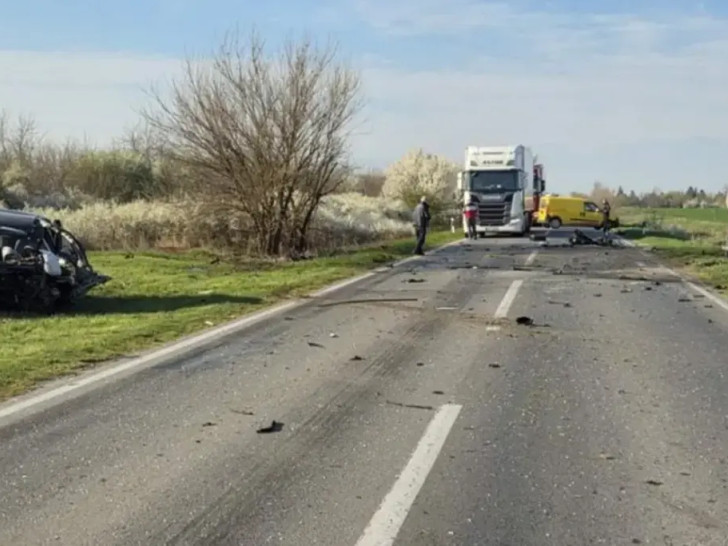 Stravična nesreća: "BMW-om" se zakucao u kamion, poginuo na mjestu