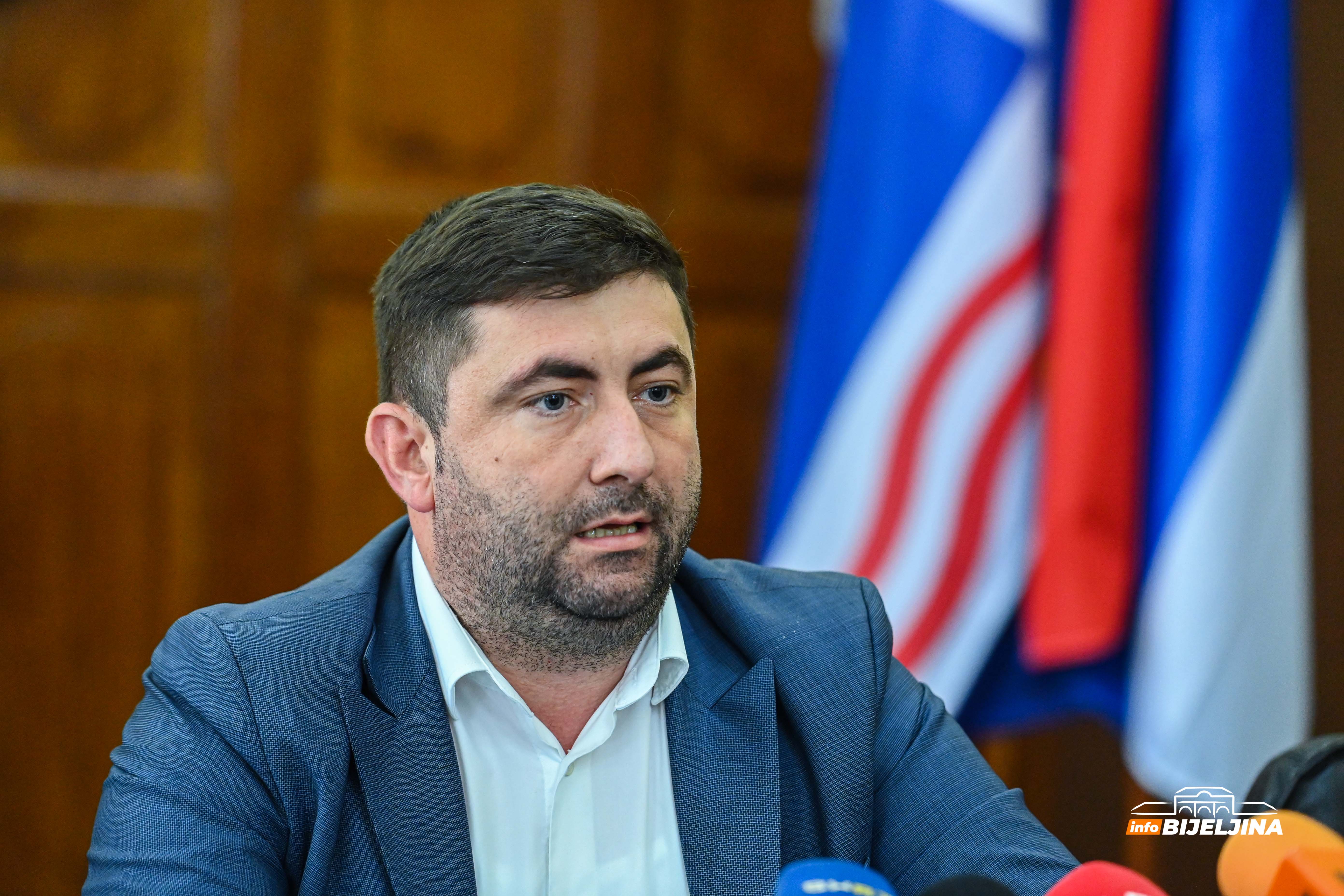Ombudsmeni reagovali na Petrovićevo premještanje radnika: Traže da se zavrzlama što prije riješi