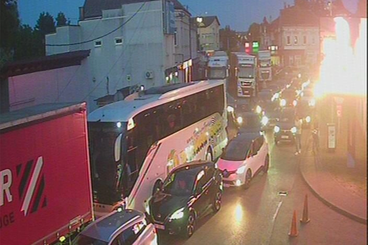 Gužve ne jenjavaju: Kilometarske kolone na granicama