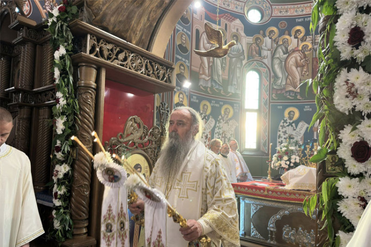 Episkop Fotije: Da Srbi žive vaskrsenjem Hristovim, da se vrate sebi, Crkvi i Bogu