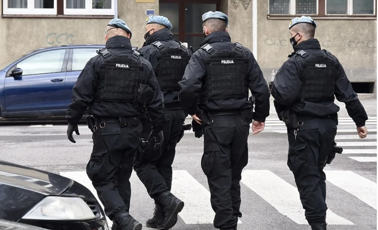 FUP uhapsio pet policajaca