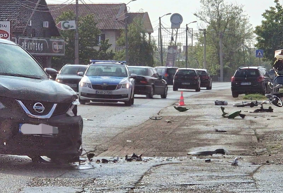 Bijeljina: U nezgodi učestvovali motocikl, bicikl i automobil (FOTO) 