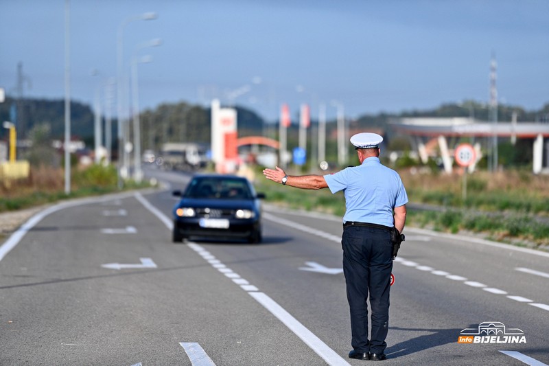 Radenko i Elvir patroliraju bijeljinskim ulicama – ponosni na svoj poziv (FOTO)