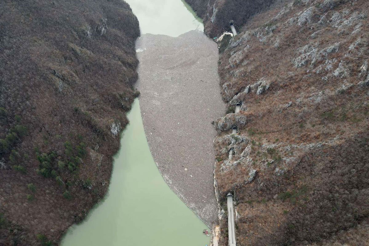 Tone otpada zatrpale Drinsko jezero: Višegrad ponovo postaje „regionalna deponija“