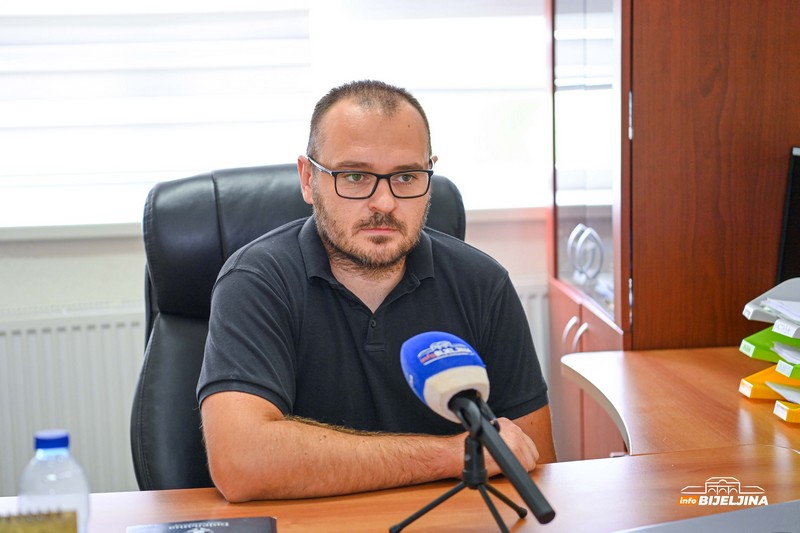 InfoBijeljina u Dragaljevcu: Brojne kuće zaključane, a nekad se po cijeli dan orila pjesma (FOTO, VIDEO)