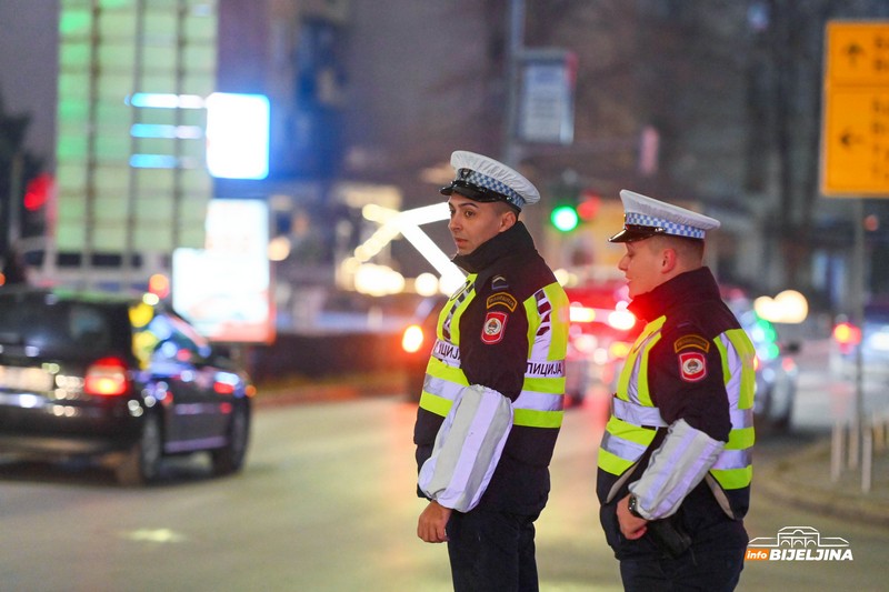 Bijeljina: Novogodišnja noć protekla mirno (FOTO)