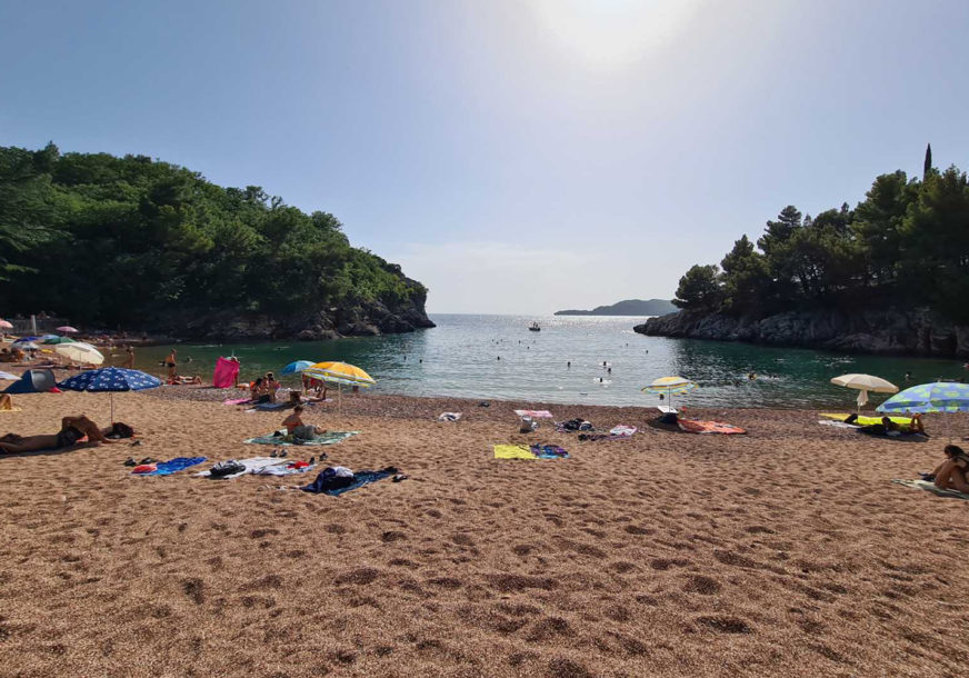 Na crnogorskom primorju za ležaljke se izdvaja i do 180 evra