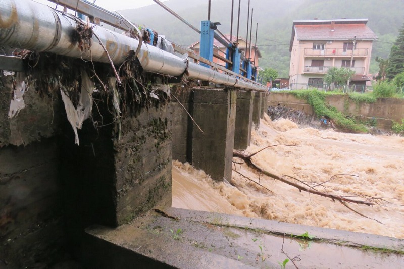 Vanredna situacija u Srbiji – poplavni talas kreće se ka Kuršumliji, Prokuplju i Doljevcu (FOTO)