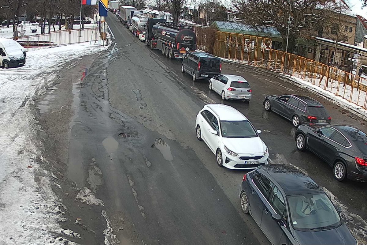Kolaps na deset graničnih prelaza u BiH, čeka se satima