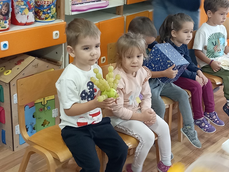 Bijeljina: Počela „Nedjelja zdravog života“, mališani izložili radove od povrća i voća (FOTO)