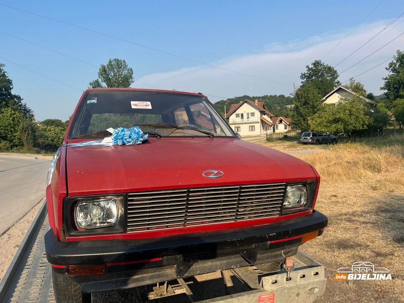 Bijeljinac Oliver poklonio Yuga  drugaru Nedimu: “Bile su mu pune oči suza” (FOTO)