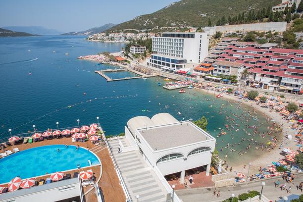 Neum spreman za sezonu, otvaraju i nove hotele