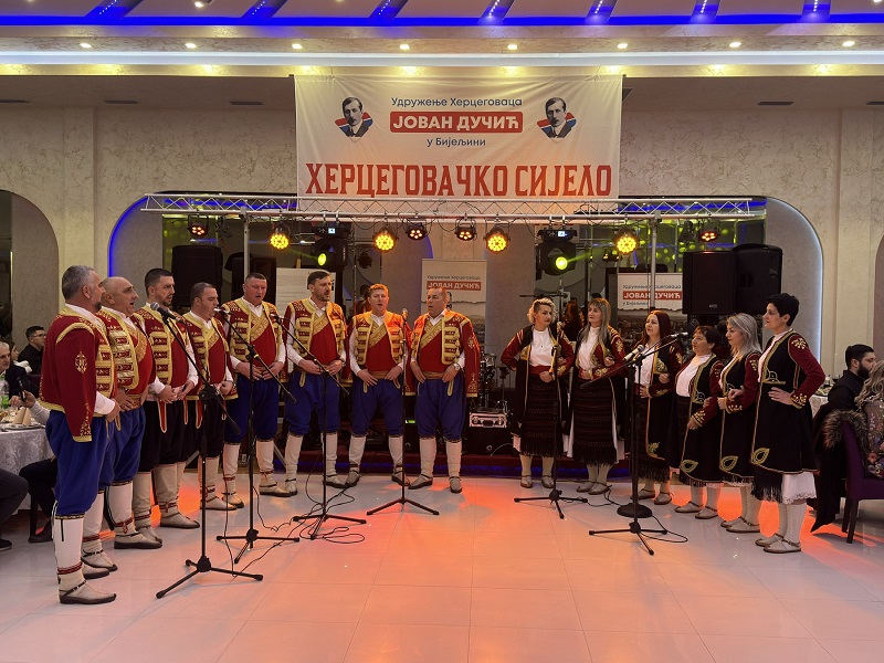 Održano prvo Hercegovačko sijelo u Bijeljini – duh Hercegovine kroz igru, pjesmu i tradiciju (FOTO)